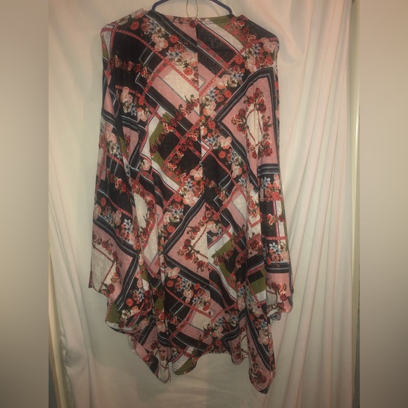 M size cardigan, floral graphic print, lightweight, “ bat wing “ sleeves, EUC - Picture 1 of 5